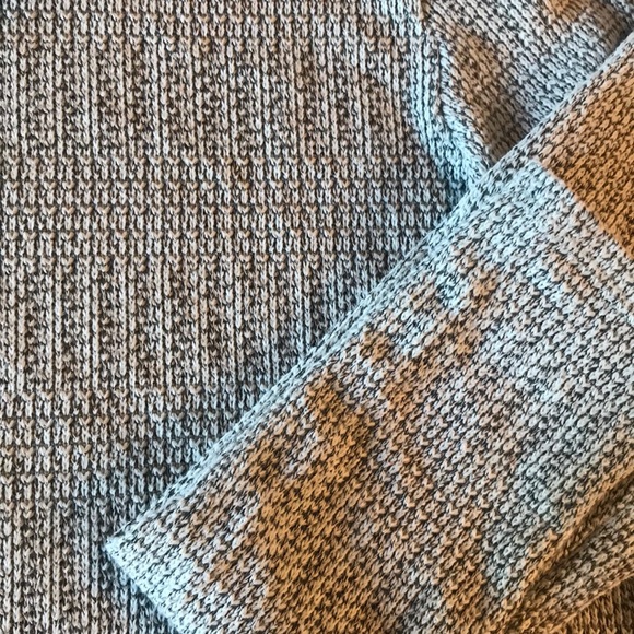 Light weight cropped sweater - Picture 2 of 3